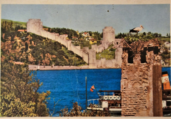 1970 İSTANBUL KANDİLLİDEN RUMELİ HİSARIN GÖRÜNUŞU KARTPOSTAL RENKLİ OFSET BASKI ARKASI YAZISIZ 