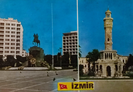  1970  İZMİR KONAK MEYDANI SAAT KULESİ CUMHÜRİYET MEYDANI ATATÜRK HEYKELİ KARTPOSTAL RENKLİ OFSET BASKI ARKASI YAZILI