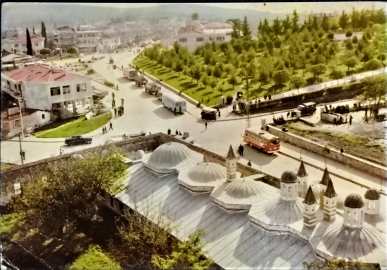 1970 GEBZE ŞEHİRDEN GÖRÜNÜŞ  KARTPOSTAL RENKLİ OFSET BASKI 