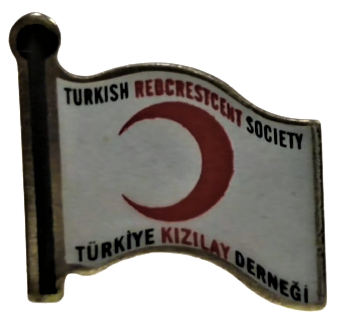 KIZILAY DİREKLİ TÜRK BAYRAGI ŞEKLİNDE  ROZET TÜRKİYE KIZILAY DERNEGİ TURKIS REDCRESTCENT SOCIETY ARKASI PABUCLU