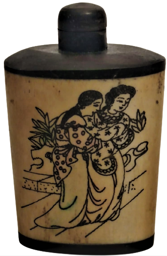 KEMİK VE TİK AGACINDAN EL İŞCİLİKLİ ÜZERİNE KİMONALI KADINLAR RESMEDİLMİŞ KAPAK CUBUKLU MİNYATÜR  PARFUM ŞİŞESİ 