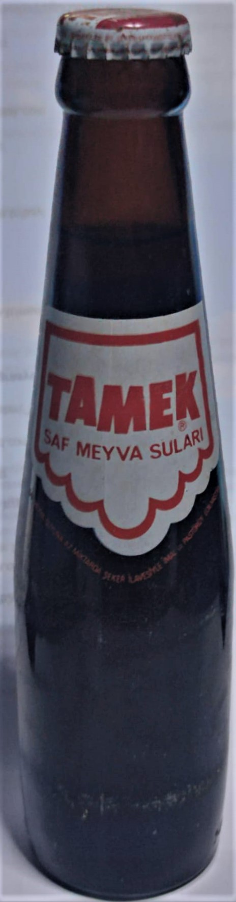 2004 TARİHLİ TAMEK MEYVE SUYU KAPAGI ACILMAMIŞ DOLU VİŞNE NEKTARI ŞİŞESİ 200 ML TESCİLLİ MARKA METAL KAPAK KAHVERENGİ ŞİŞE KAPAGI UZERİNDE