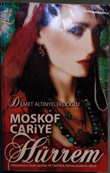 MOSKOF CARİYE HÜRREM  DEMET ALTINYELEKLİOĞLU KARTON KAPAK 813 SAYFA  13.5x21 CM