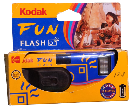 KODAK FUN FLASH  KUTUSUNDA TEK KULLANIMLIK İÇERSİNDE FİLMİ BULUNAN FOTOGRAF MAKİNESİ CEK AT MODEL