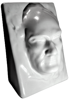 ECZACIBAŞI SERAMİK EGİMLİ YATAY OLARAK DÖKÜLMÜŞ ATATÜRK BÜST ROLYEF BEYAZ ÜCGEN FORMDA MASA ÜZERİ BUST 