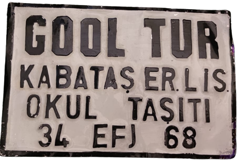 GOOL TUR ŞEHİR İÇİ TUR OTOBUSU KABATAŞ ER. LİSESİ OKUL TAŞITI 34 EFJ 68 ALİMÜNYUM BASILMIŞ PLAKA ÖN CAMA TAKILAN 