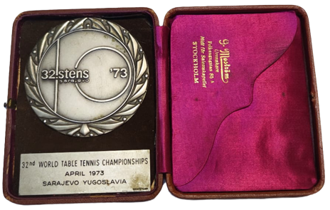 32. SREND  SARAJOVA  73 WORLD TABLE TENNIS  CHAMPİONSHIPS APRIL 1973 SARAJAVO YUGOSLAVİA MADEL KUTUSUNDA MADALYA