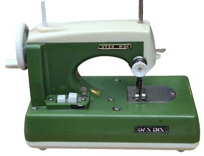 ZİG ZAG SEWİNG  MACHINE MİNİ SEV MİNATURE OYUNCAK PİLLİ DİKİŞ MAKİNASI YEŞİL BEYAZ RENKDE ZİGZAK PİLLE CALIŞAN JAPON MALI OYUNCAK 