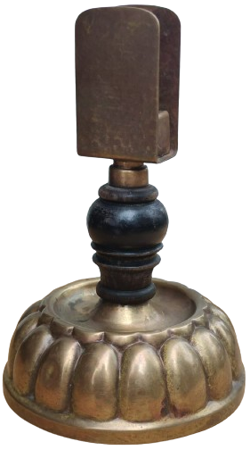 1950 KİBRİTLİK SEHBA UZERİ YUVARLAK KAİDELİ ÜZERİ KABARTMA DİLİM İŞ BAKIR TABAN ARA GÖVDE AHŞAP PİRİNC KİBRİTLİK YARİ