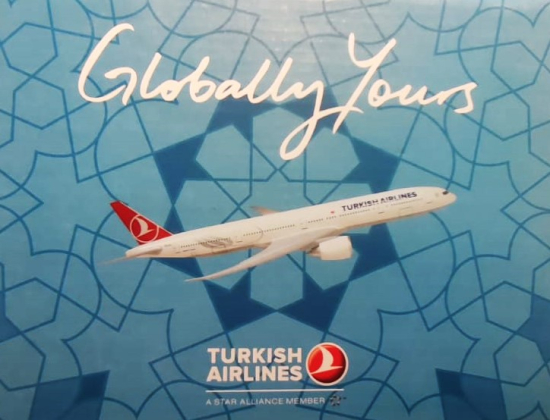 TURKISH AIRLINES GLOBALLY YOURS BOEİNG 777-300 TURK HAVA YOLLARI THY KUSUSUNDA  1/400 MAKET METAL KAİDELİ YOLCU UCAGI