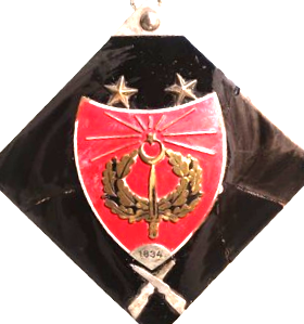 1834 KARA HARP OKULU ASKERİ  ŞİLT SİYAH ZEMİNLİ SERAMİK ÜZERİNE SICAK MİNELİ İŞLENMİŞ ASKERİ PLAKET