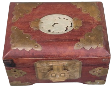 AHŞAP MASİF KAPAKLI ÜZERİ FUL İŞLEMELİ TAMAMI EL YAPIM İÇERSİ YEŞİL SATEN KAPLI BOLUMLU  MUCEVHER KUTUSU 