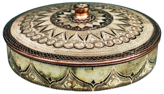 1960 ERZİNCAN BAKIR İŞCİLİKLİ GÖVDESİ KAPAGI FUL KALEM İŞCİLİKLİ KAPAKLI AYAKLI LOKUM ŞEKERLEME KUTUTUSU 