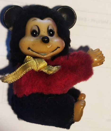 PARMAK   DISNEY MICKEY MOUSE ELLERİ MANDAL GİBİ PARMAK KAVRAYAN  BAŞI HAREKETLİ KIRMIZI SİYAH PELUŞ ELBİSELİ 