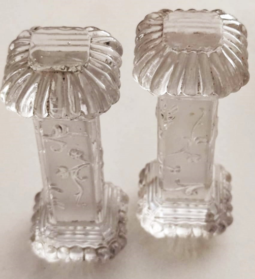 FRANSIZ VİKTORYA DÖNEMİ CRYSTAL İKİ ADET MASA UZERİ BICAK CATAL KASIK DAYAMA STANDI UZERİ KABARTMA İSLEME