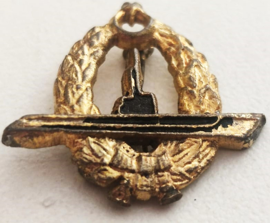 TC YAVUZ DENİZ ALTI CELEKLİ HİLAL YILDIZLI ROZETİ  ARKASI İGNELİ ORJİNAL YAŞANMIŞLIGI OLAN BİR DÖNEM ÜRÜNÜDÜR