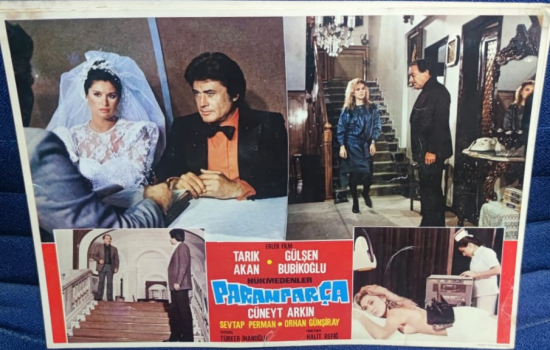 PARAMPARCA  FİLMİNİN LOBI TANITIM KARTI BASROLLERDE  TARIK AKAN GULSEN BUBİKOGLU CUNEYT ARKIN YARDIMCI OYUNCULAR SEVTAP PERMAN ORHAN GUNSİRAY  