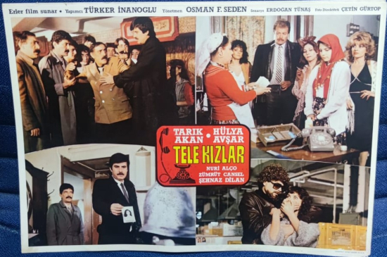 TELE KIZLAR FİLMİNİN LOBI TANITIM KARTI BASROLLERDE  TARIK AKAN HULYA AVSAR YARDIMCI OYUNCULAR NURİ ALCO ZUMRUT CANSEL  SEHNAZ DİLAN  