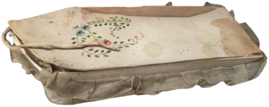 ORTODOKS HRISTIYANLARIN ANI TABUTU ÖLEN KİŞİYİ HATIRLAMAK İCİN ONDAN KALAN HATIRALARIN SAKLANDIGI EL DİKİM KUMAS TABUT