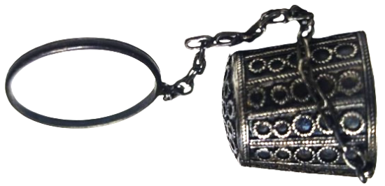 OSMANLI GÜMÜŞ DİKİS DİKERKEN İGNEYİİTMEDE KULLANINA YÜKSÜK ÜZERİ EL İŞLİ GÜVERSE SÜSLEMELİ YÜZÜKLÜ MODELİ 