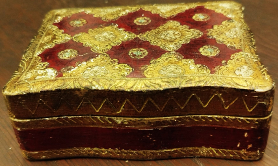 OSMANLI LEVANTEN İŞİ UZERİ İŞLEME KAPAKLI MUCEVHER KUTU BORDO VE ALTIN YALDIZ REKLERDE EL İŞİ