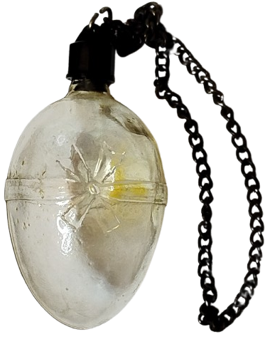 1920 CAM SEFFAF KABARTMA FİYONKLU KOYU BAKALİT ZİNCİR BAGLI KAPAKLI  UFAK PARFUM SİSESİ 