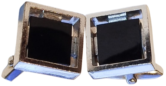 DEGERLİ METAL UZERİ KROM KAPLAMA KARE FORMDA İCERSİNDE SİYAH ONIX PARLAK TASLI KOL DUGMESİ