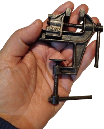 UFAK BOYDA CELİK  MENGENE SAATCİ KUYUMCU MENGENESİ TEZGAH KENARINA BAGLANMA 2 NUMARA