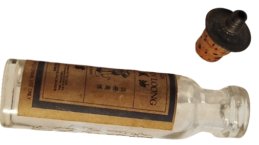 1900 MINYAK ANGIN CAP SING  KWAN LOONG OIL MANTAR KURSUN TIPALI CAM İLAC ŞİŞESİ İCİ BOS