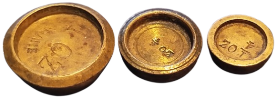 1900 ANTİKA BRONZ  İNGİLİZ DAMGALI POSTA TERAZİ TARTI DİRHEM LOTU 3 FARKLI YUVARLAK FORMDA AGIRLIK