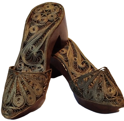 AHŞAP ÜZERİNE EL İŞİ GÜMÜŞ KAPLAMA TELKARİ İŞLEMELİ ÇİFT MINYATUR TAKUNYA