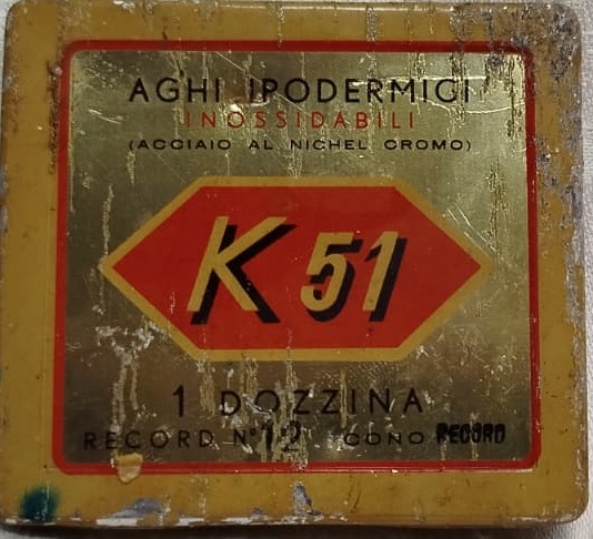 1950 RECORD TENEKE KAPAKLI KUTUDA K 51 MODELİ 12 ADETLİK BİR SETTİR