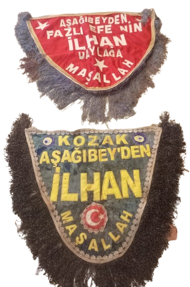 KOZAK  ASAGIBEYDEN FAZLI EFE NİN  İLHAN DAYLAGA  PUSKULLU BAYRAKLI CEPECEVRE DEVE SÜSÜ VEYA DEVE DONANIMI