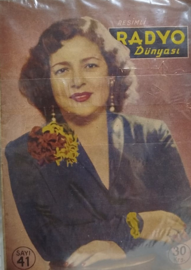 RESİMLİ RADYO DÜNYASI AKİLE ARTUN KAPAK RESİMLİ  SAYI 41 1950 -1953 YILLARI ARASINDA YAYIMLANMIŞ BİR MAGAZİN DERGİSİDİR 