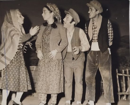 DELİ EMİNE OYUNUNDAN TİYATRO DA CEKİLMİS BİR SAHNE ORJINAL FOTOGRAF