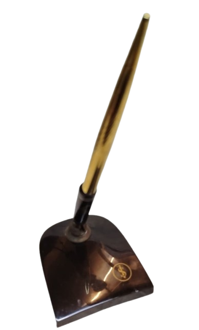 İŞ BANKASI LEGOLU MUDUR MASASI UZERİ KALEM VE STANDI KALEM ALTIN KAPLAMA