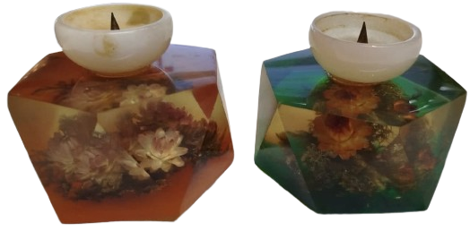 1960 İKİ ADET POLI KARBON AKRİLİK İCERSİNDE KURUTULMUS CANLI CİCEKLER UST KISIMLAR MERMER MUMLUK