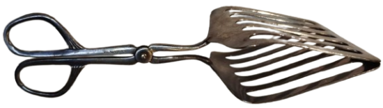 KEK PASTA BÖREK SUNUMUNDA KULLANILAN SERVİS MAŞASI IZGARA MOTİF GÜMÜŞ KAPLAMA 