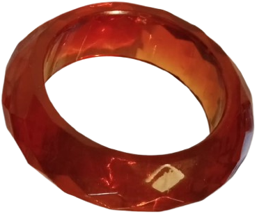 1970 VİNTAGE AKRİLİKTEN YAPILMIŞ GEOMETRİK OLARAK KESİLMİŞ (FASETALI) BİR BANGLE BİLEZİKTİR.BİLEZİK
