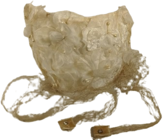 1940 SAPKA KÜÇÜK BİR YUVARLAK ŞAPKA (COCKTAIL HAT/HALO HAT) OLARAK ADLANDIRILMAKTA BAYAN SAPKA