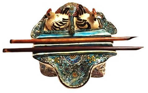 1930 KUTAHYA CİNİ TAMAMI ERMENİ USTA EL  HACI MİNYAS YAPIM EL BOYAMA KUSLU HOKKA TAKIMI