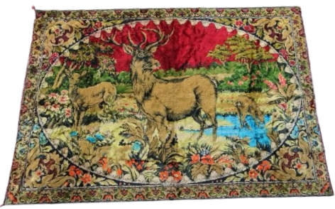 1970 TAMAMI EL TEZGAH DOKUMA ÜZERİNDE ORMANDA GEYİK VE  CEYLANLAR TEMALI RESMİ BULUNAN FLOŞ SACAKLI DUVAR HALISI