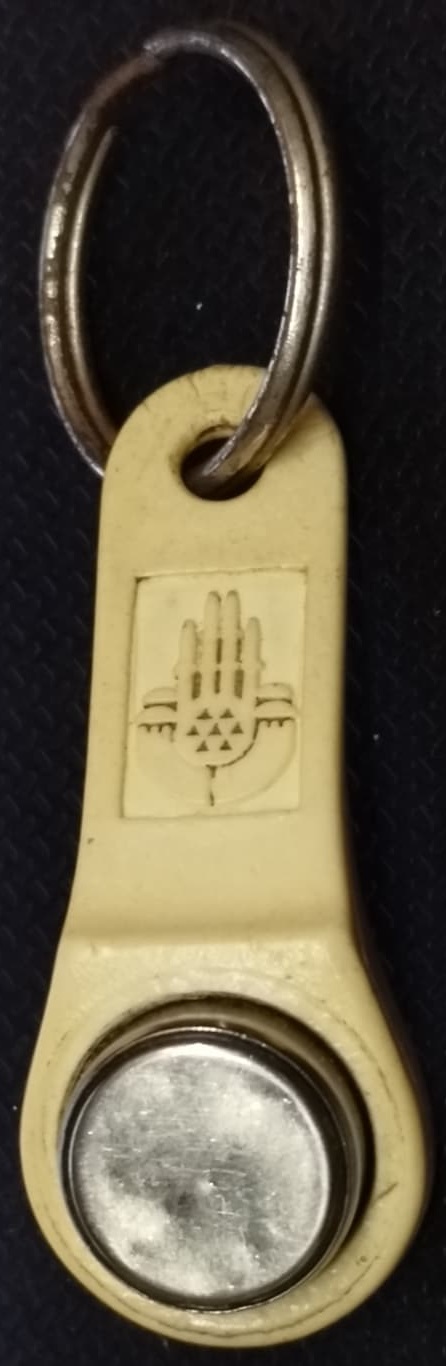 1990 ELEKTRONIK AKILLI BİLET AKBİL BAS GEÇ KREM RENK PLASTİK İSTANBUL BELEDİYE AMBLEMLİ MUHAFAZASINDA ANAHTARLIK