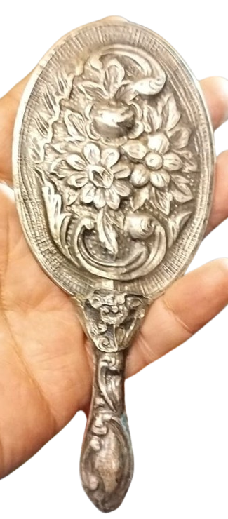 900 GÜMÜŞ AYAR DAMGALI CİCEK ROLYEF DESENLİ BAYAN MAKYAJ EL AYNASI 