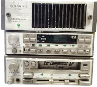 1980 SANYO CAR COMPONENT-V VİNTAGE OTO SES SİSTEMİ AMFİ (FT-A10), DİJİTAL RADYO/SAAT (FT-T10) VE OTOMATİK GERİ SARMA KASETÇALAR (FT-D10)