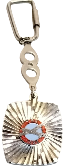 1970 TÜRK HAVA KURUMU (THK) LOGOSUNU VE KURULUŞ YILI OLAN 1925 İBARESİNİ KARE FORMDA SICAK MİNELİ ANAHTARLIK