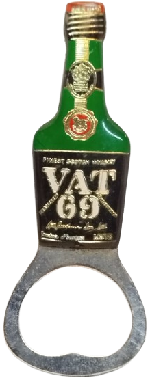 1970 VINTAGE VAT 69 İSKOÇ VISKISI FORMUNDA KOLEKSIYONLUK METAL GAZOZ AÇACAĞI