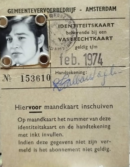 1974 HOLLANDA AMSTERDAM ŞEHRİNDE OTOBUS TRANVAY ABONMAN RESİMLİ KİMLİK KARTIDIR