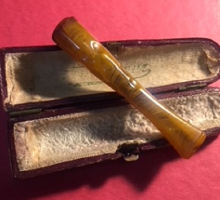 KEHRİBAR AMBER SİGARA AĞIZLIK DERİ MUHAFAZASINDA USTA İŞİ EL YAPIMI