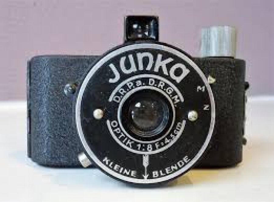  1937 NUMBERG GERMANY JUNKA WERKE KÜCÜK METAL KAMERA 3X4  ALMAN